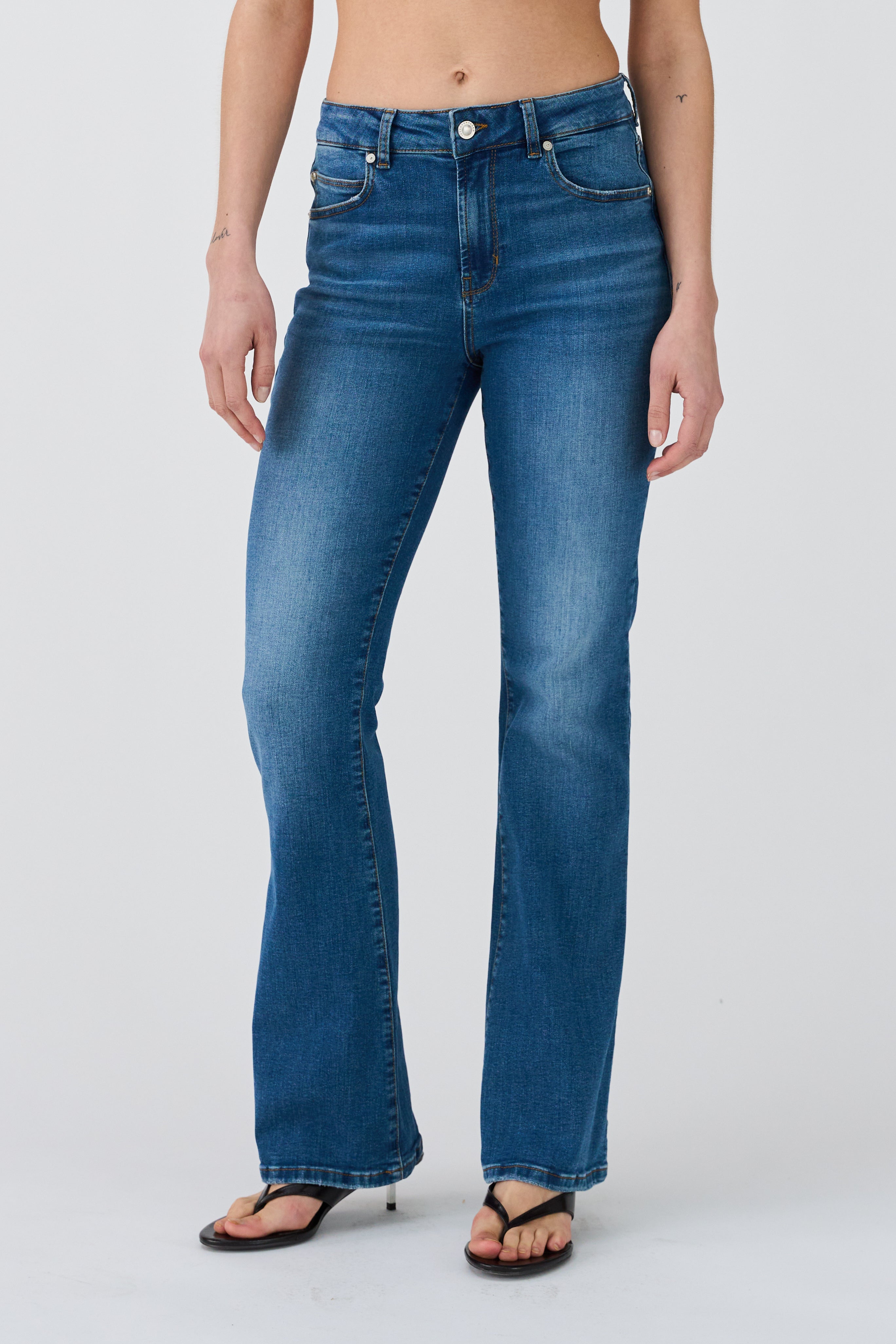 IVY Copenhagen IVY-Tara Flare Jeans Wash Andorra Mid Blue Jeans & Pants